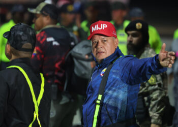 Gobierno suspende «todos los vuelos» desde Colombia por llegada de presuntos mercenarios