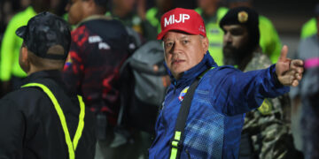 Gobierno suspende «todos los vuelos» desde Colombia por llegada de presuntos mercenarios