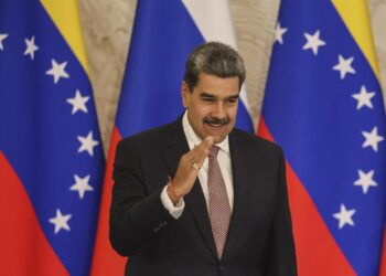 Maduro llama al chavismo a ganar «lo comunicacional» en elecciones del domingo