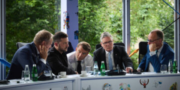 Europa emplaza a Putin a sentarse a negociar con Ucrania y amenaza con más sanciones