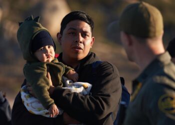 La orden de Trump contra la ciudadanía por nacimiento afectaría a 255.000 bebés al año
