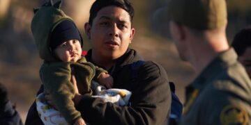 La orden de Trump contra la ciudadanía por nacimiento afectaría a 255.000 bebés al año