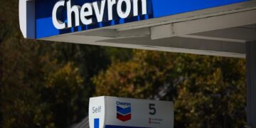 EE.UU. concederá a Chevron una licencia de operación mínima en Venezuela, según fuentes
