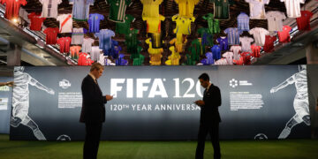 FIFA y Conmebol abren exposición en Paraguay que incluye la Copa Mundial y América