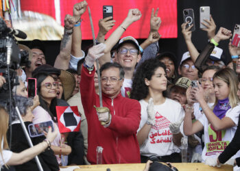 Petro advierte al Senado que el pueblo quiere la consulta popular sobre la reforma laboral