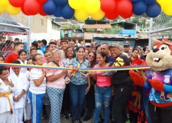 Alcaldía de Valera reinaugura cancha deportiva Lazo de la Vega