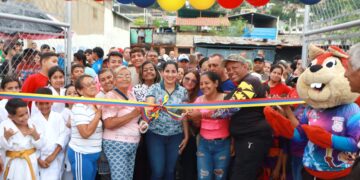 Alcaldía de Valera reinaugura cancha deportiva Lazo de la Vega