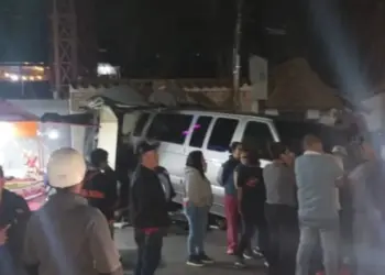 Dos heridos tras impactar buseta contra puesto de comida en La Puerta