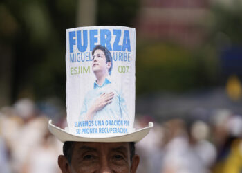 El senador Uribe Turbay es llevado a una cirugía de urgencia por nuevo sangrado cerebral