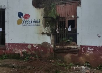 Colapsa fachada de la antigua sede de Sanidad en Boconó 