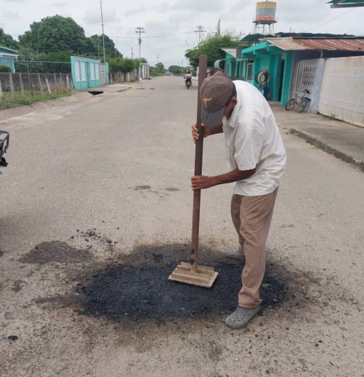 En el Paraíso se cumplieron labores de bacheo.