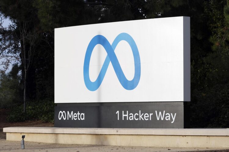 Señalización de Meta frente a la sede de la empresa en Menlo Park, California, EE.UU., en una footgrafía de archivo. EFE/JOHN G. MABANGLO