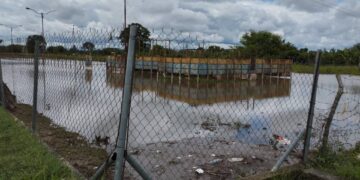 Falta de embaulamientos y limpieza de drenajes ha provocado de nuevo inundaciones en el Tres de Febrero