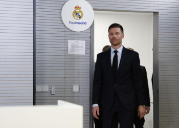 Día 1 de Xabi Alonso: madrugón, reuniones y nuevas ilusiones