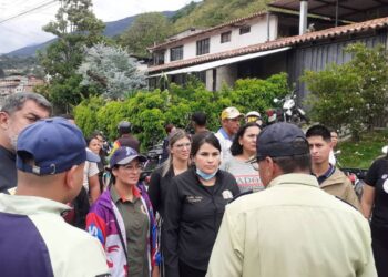 Legisladores merideños atienden solicitudes de afectados por las lluvias