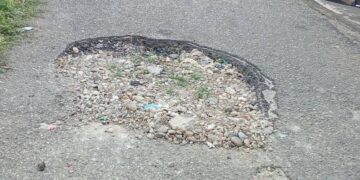 Llenas de huecos calles de Granados