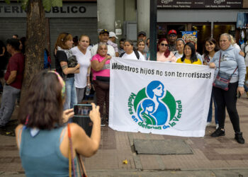 Familiares de detenidos tras las elecciones en Venezuela exigen revisión de sus procesos