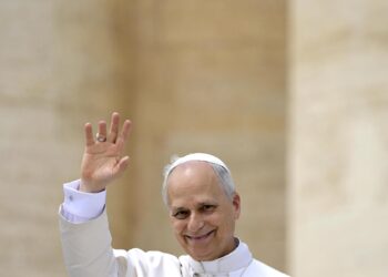 León XIV pide a los seminaristas escuchar el grito de los pequeños, pobres y oprimidos