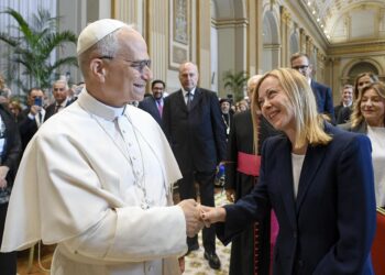 El papa insta a los gobernantes a atajar la «inaceptable» desigualdad en favor de la paz