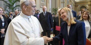 El papa insta a los gobernantes a atajar la «inaceptable» desigualdad en favor de la paz