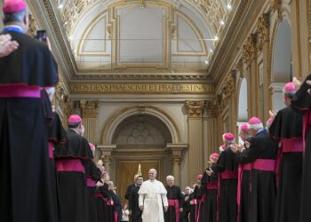 El papa alerta de que la dignidad humana corre el riesgo de ser aniquilada por algoritmos