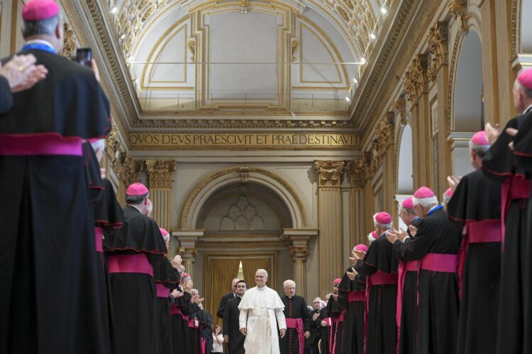 El papa León XIV durante una audiencia privada con obispos italianos en el Vaticano, el 17 de junio de 2025. EFE/EPA/ENTREGA DE VATICAN MEDIA SOLO PARA USO EDITORIAL/SIN VENTAS