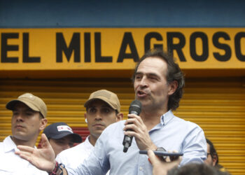 Denuncian la asistencia de jefes de bandas criminales presos al acto de Petro en Medellín