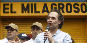 Denuncian la asistencia de jefes de bandas criminales presos al acto de Petro en Medellín