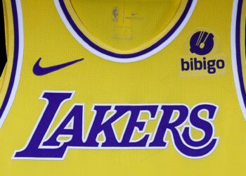 La familia Buss vende los Lakers por 10.000 millones, récord en el deporte estadounidense