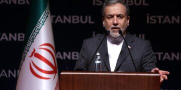 Araqchí acusa a EE.UU. de «traicionar la diplomacia» y de cruzar «todas las líneas rojas»