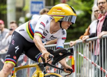 Evenepoel se pone de amarillo tras una magistral crono