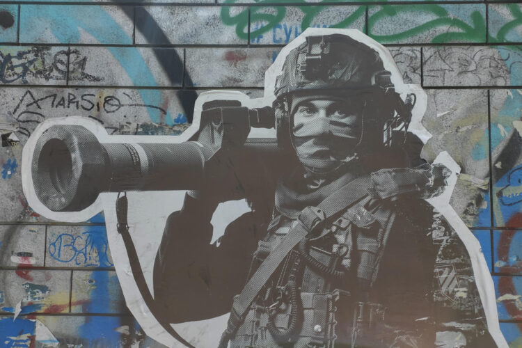 Imagen de archivo de un grafiti de un soldado ucraniano en una calle de Kiev.EFE/ Rostyslav Averchuk