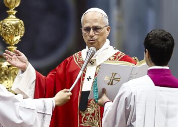 El papa pide a la Iglesia «abrirse a los cambios» y «buscar nuevos caminos»