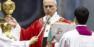 El papa pide a la Iglesia «abrirse a los cambios» y «buscar nuevos caminos»