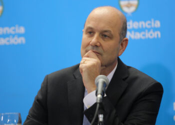 El Gobierno argentino ratifica el ajuste fiscal pese al aumento de las protestas sociales