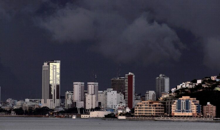 Vista panorámica de la ciudad de Guayaquil (Ecuador), en una fotografía de archivo. EFE/Francisco Ipanaque