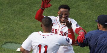 Rafaela y Kirk, los héroes latinos en la jornada de las Grandes Ligas