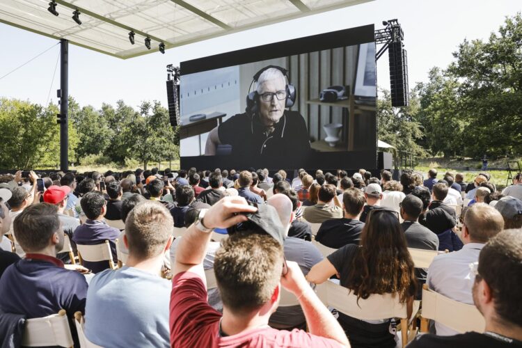 Apple presenta función de IA para traducción en vivo con subtítulos de mensajes y llamadas
