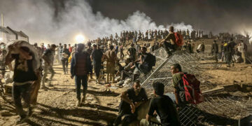 Madrugada sangrienta en un punto de entrega de comida de Gaza: «Jugamos con la muerte»