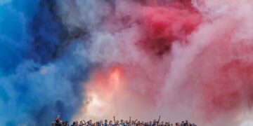 El PSG disfruta, por fin, su paseo tribunal por los Campos Elíseos de París