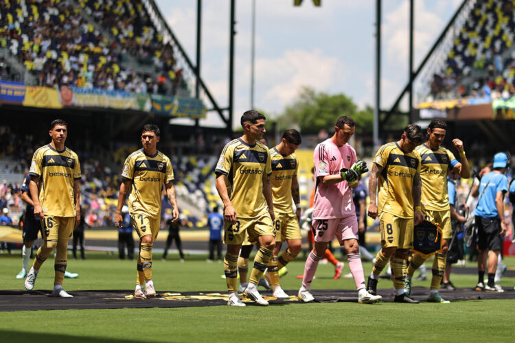 Jugadores de Boca Juniors tras la eliminación del equipo en el Mundial de Clubes en el estadio Geodis Park en Nashville (EE.UU.). EFE/ Juan Ignacio Roncoroni