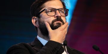 Boric condena ataque a centrales nucleares iraníes y exige respeto a derecho internacional