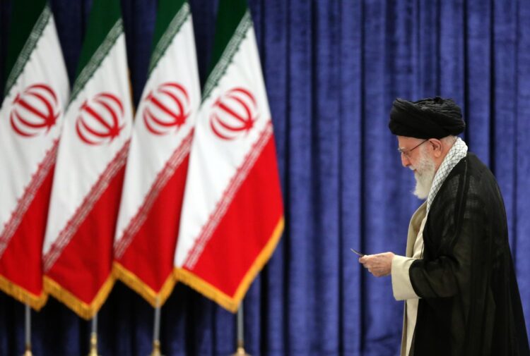 Imagen de archivo del líder supremo iraní, el ayatolá Ali Jameneí. EFE/STR