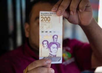 El precio del dólar supera los 100 bolívares en el mercado oficial de divisas
