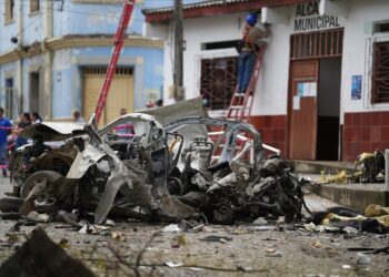 Tres atentados con vehículos bomba sin víctimas en el departamento colombiano del Cauca
