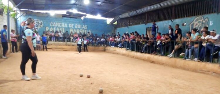 La gran final de las bolas criollas copa “Inversiones Barrera” se jugó en la cancha “Rafael Barrera” de La Cejita (Fotos Hablemos de Deporte).
