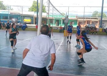 La Hoyada “vibró con pasión” en el Tercer Campeonato de Volibol