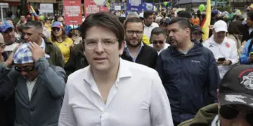 El senador Uribe Turbay sigue «en estado crítico» y con «escasa respuesta», según los médicos