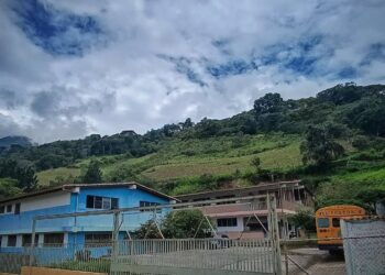 Preocupación en Boconó por daños en el Complejo Educativo Tostós tras fuertes derrumbes
