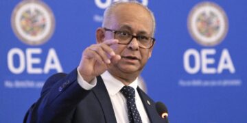 Nuevo secretario de la OEA pide diálogo con Venezuela: «No voy a discutir si es una dictadura o no»